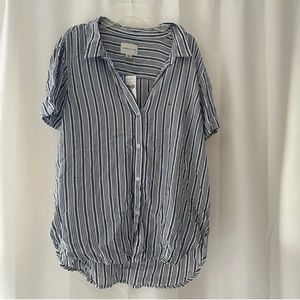 American Eagle Button Up